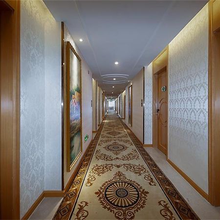 Vienna Hotel Huiyang Sanhe Square Хуижоу Екстериор снимка