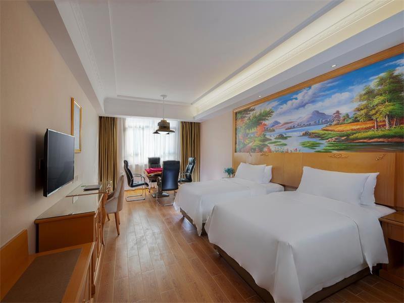 Vienna Hotel Huiyang Sanhe Square Хуижоу Екстериор снимка